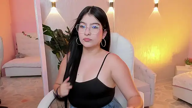 Snapshot of HannaLee333 chatting on 03/04/26, 09:00 HannaLee333 online show from 03/04/26, 09:00