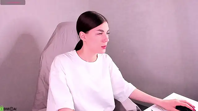 Snapshot of LunaRossaa chatting on 06/17/26, 11:47 LunaRossaa online show from 06/17/26, 11:47