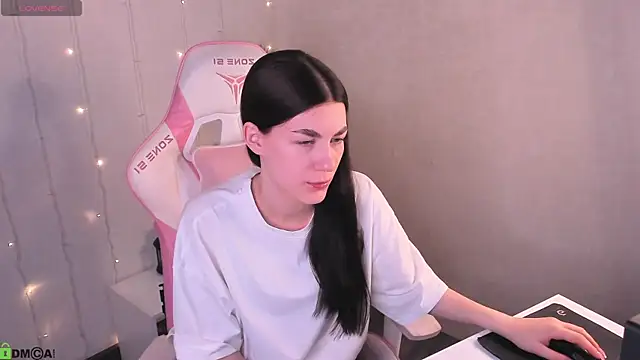 LunaRossaa online show from 04/01/26, 12:02