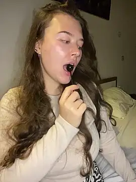 KristieKitty online show from 04/07/26, 06:43