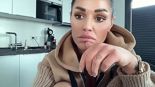 AMBER HARD online show from 03/22/26, 10:28