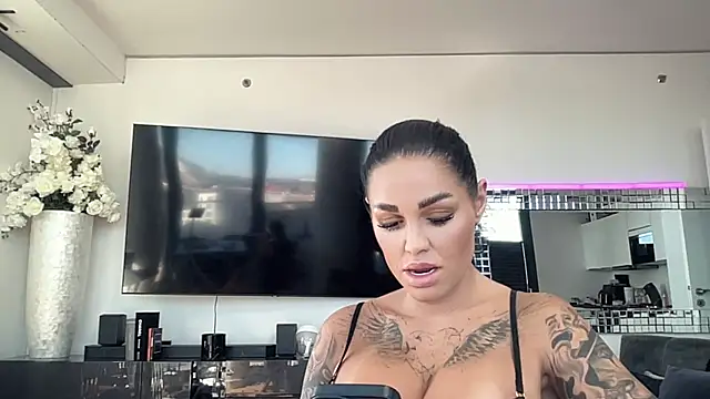 AMBER HARD online show from 04/07/26, 02:41