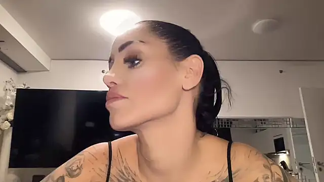 AMBER HARD online show from 04/19/26, 01:17