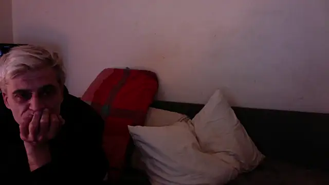 Snapshot of chiara-mario chatting on 04/03/26, 04:02 chiara-mario online show from 04/03/26, 04:02