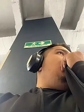 OliverTabordaa online show from 04/11/26, 04:54