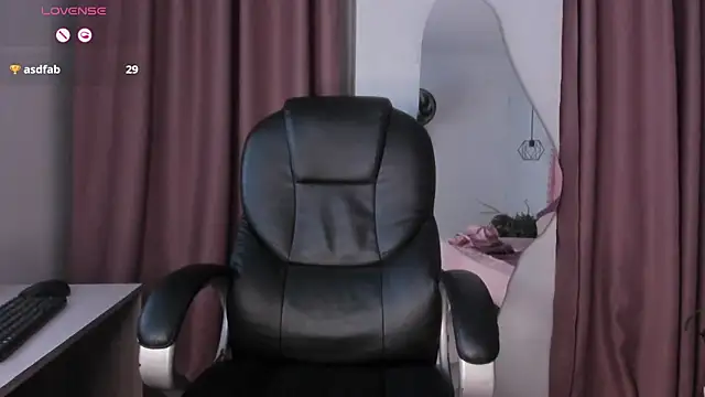 mia  star1 online show from 04/13/26, 09:52