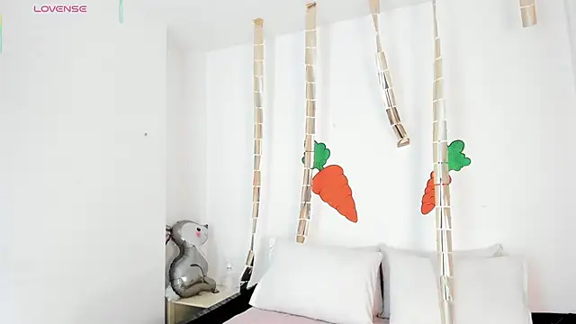 Snapshot of Eve-01 chatting on 04/07/26, 07:15 Eve-01 online show from 04/07/26, 07:15