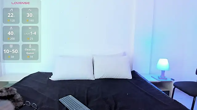 Snapshot of Eve-01 chatting on 03/31/26, 07:38 Eve-01 online show from 03/31/26, 07:38