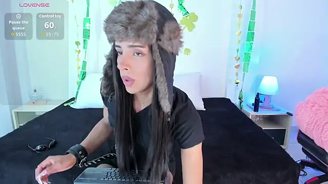 Snapshot of Eve-01 chatting on 03/13/26, 07:52 Eve-01 online show from 03/13/26, 07:52