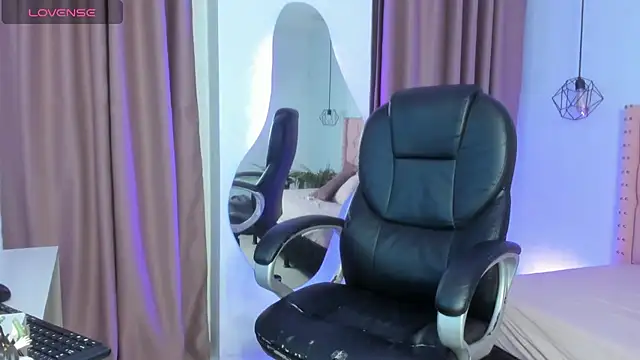 Isabella  Stone1 online show from 04/18/26, 07:51