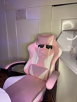 ThePrettyTiana online show from 04/04/26, 10:16