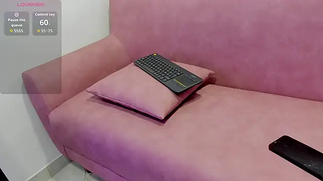 CoralineRed online show from 05/11/26, 11:02