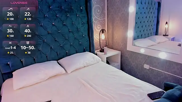 Snapshot of CoralineRed chatting on 04/08/26, 11:28 CoralineRed online show from 04/08/26, 11:28