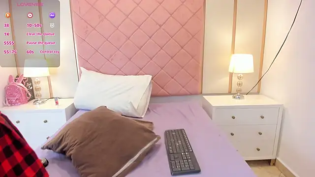 Snapshot of Alexa_Jonees chatting on 04/14/26, 08:03 Alexa Jonees online show from 04/14/26, 08:03