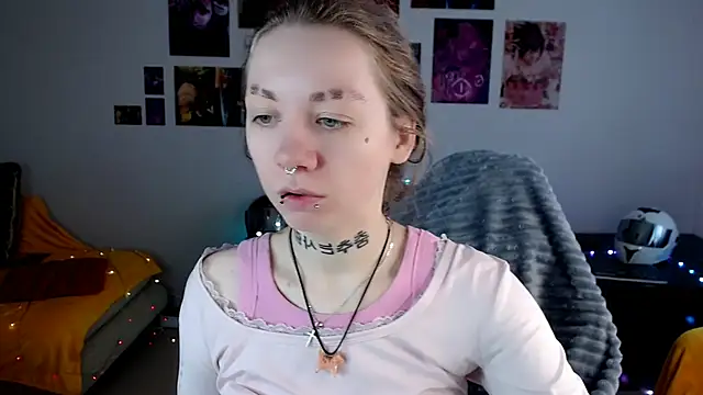 Nica Kawaii online show from 04/17/26, 09:23