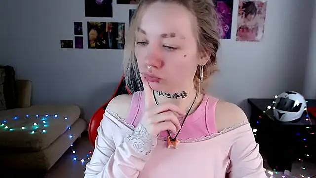 Nica Kawaii online show from 04/13/26, 07:56