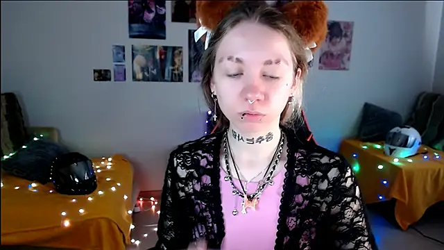 Nica Kawaii online show from 05/20/26, 12:13