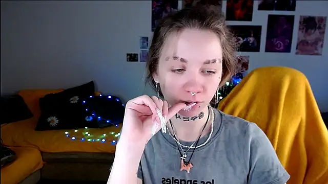 Nica Kawaii online show from 05/11/26, 05:31
