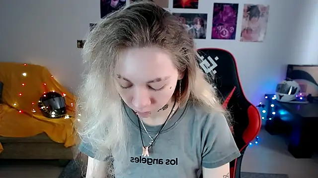 Nica Kawaii online show from 04/03/26, 08:32