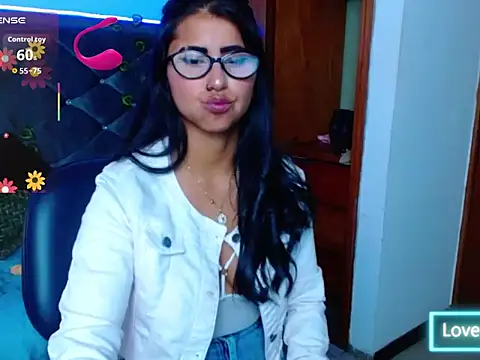 Snapshot of Alisha_Gamskar13 chatting on 06/15/26, 01:55 Alisha Gamskar13 online show from 06/15/26, 01:55