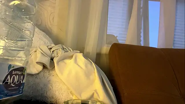 Snapshot of LunaTune chatting on 04/04/26, 04:46 LunaTune online show from 04/04/26, 04:46