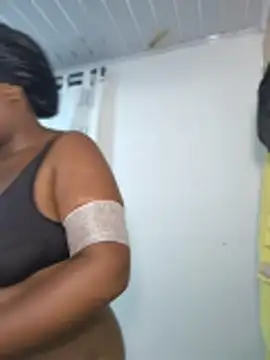 YourLiaa  online show from 04/23/26, 05:47