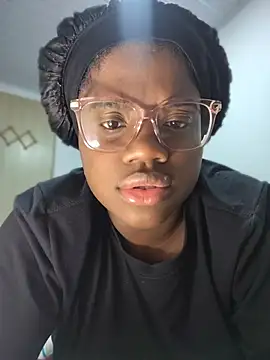 YourLiaa  online show from 03/31/26, 04:25