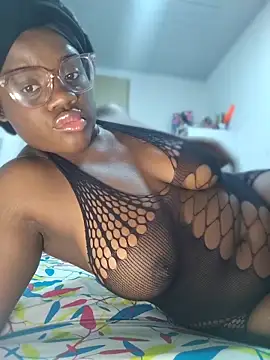 YourLiaa  online show from 04/05/26, 07:04