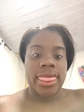 YourLiaa  online show from 03/27/26, 04:32