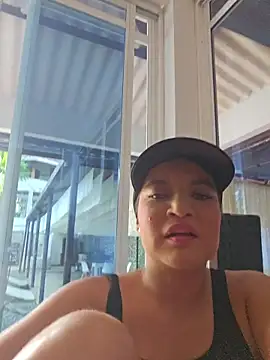Snapshot of Pretty_Julieta chatting on 06/13/26, 07:56 Pretty Julieta online show from 06/13/26, 07:56