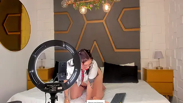 juana valkiria online show from 04/24/26, 03:41