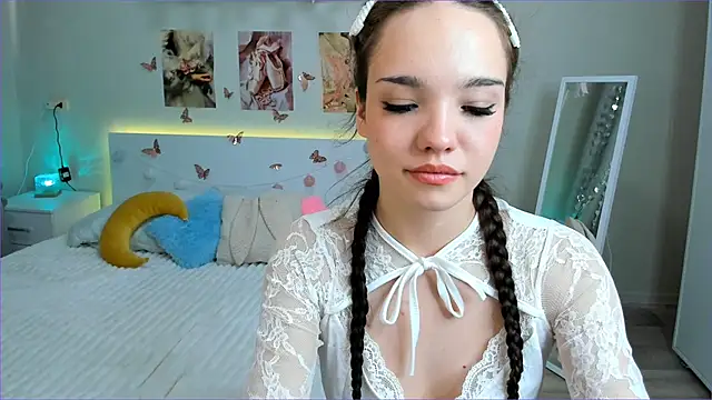 Snapshot of Milly_Lane chatting on 05/15/26, 03:15 Milly Lane online show from 05/15/26, 03:15