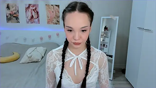 Snapshot of Milly_Lane chatting on 04/18/26, 03:09 Milly Lane online show from 04/18/26, 03:09
