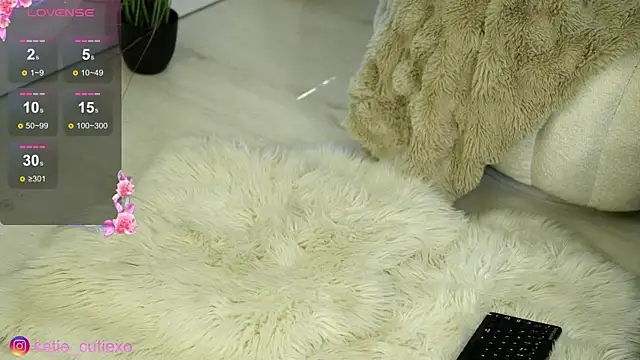 KatieCutieXooo online show from 06/11/26, 12:02