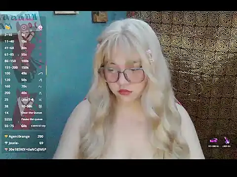 Snapshot of mabyhot16 chatting on 06/21/26, 12:44 mabyhot16 online show from 06/21/26, 12:44