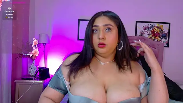 Selenee23 online show from 04/18/26, 11:34