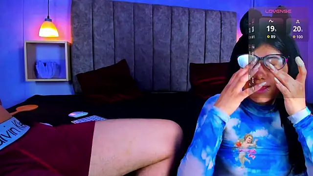 Zoe Axel1 online show from 04/15/26, 07:51