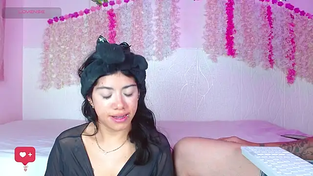 Zoe Axel1 online show from 04/04/26, 07:31