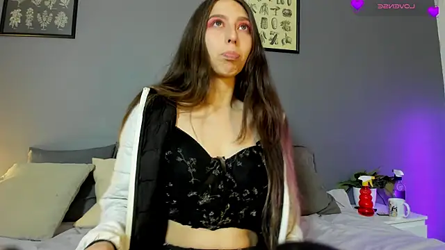 Charlotte lovee  online show from 03/31/26, 11:12