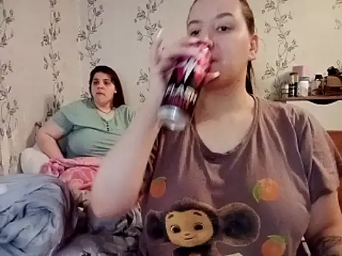 Snapshot of symmetryinvoid chatting on 04/06/26, 12:06 symmetryinvoid online show from 04/06/26, 12:06