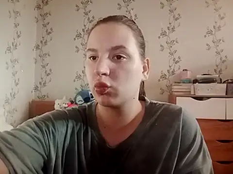 Snapshot of symmetryinvoid chatting on 04/14/26, 08:41 symmetryinvoid online show from 04/14/26, 08:41