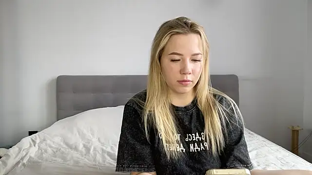 alyrasun online show from 04/19/26, 07:09