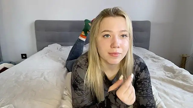 alyrasun online show from 04/18/26, 07:11