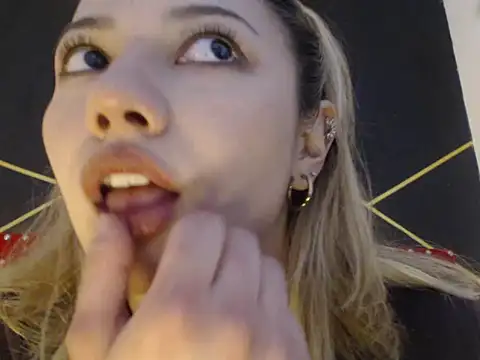 danielawidx online show from 03/06/26, 12:38