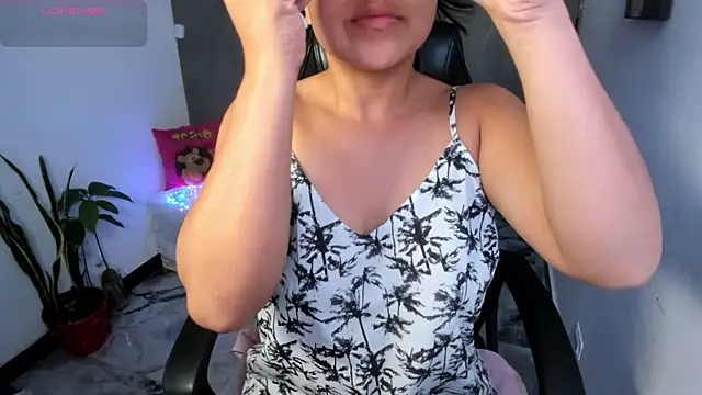 vickylatina  online show from 04/09/26, 07:53