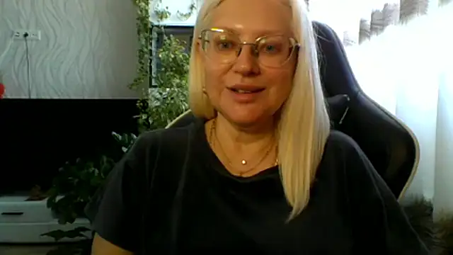 LianaSweetX online show from 04/26/26, 09:28