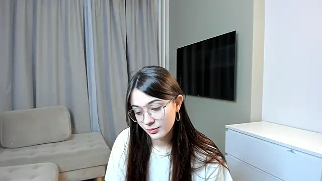 LareeGuzzo online show from 04/02/26, 07:09