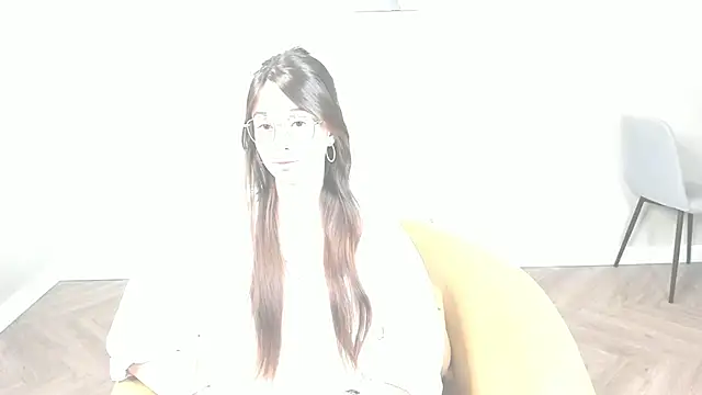 LareeGuzzo online show from 04/09/26, 07:42