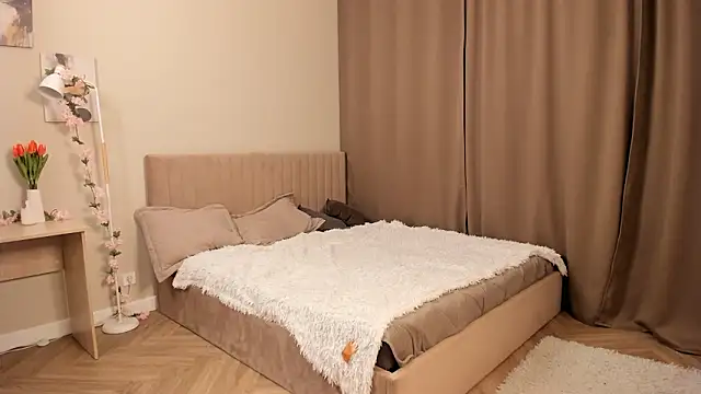 LareeGuzzo online show from 03/22/26, 06:31