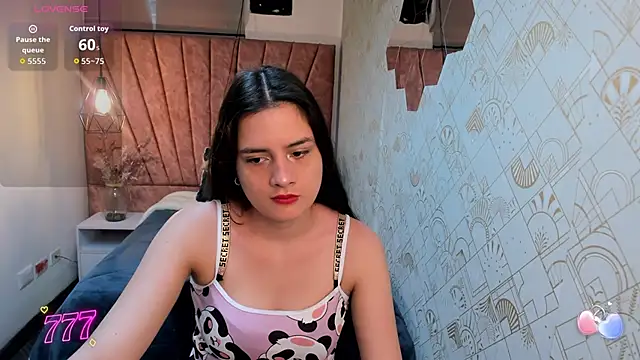 Snapshot of Zoe__Taylor__ chatting on 03/15/26, 12:12 Zoe Taylor online show from 03/15/26, 12:12